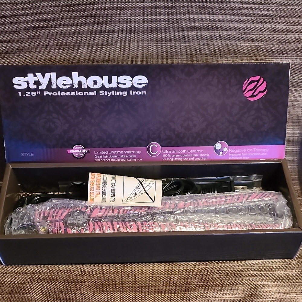 Stylehouse Pink and Black Styling Iron